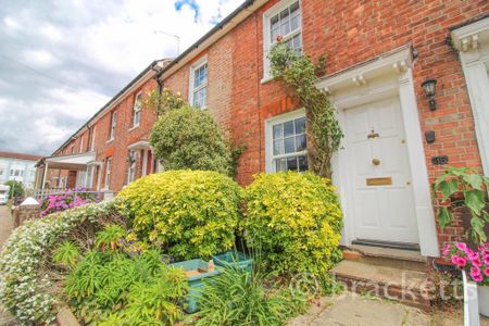 2 bedroom terraced house to rent - Photo 2