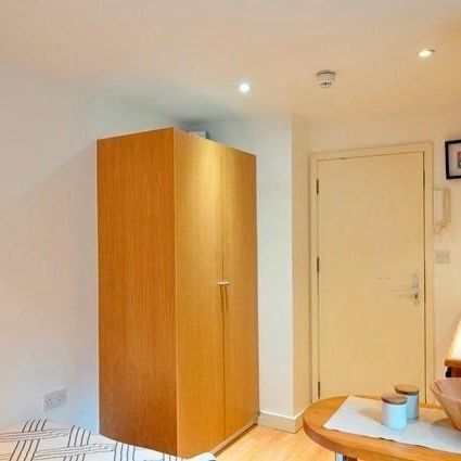 Flat 03 Fairholme Road, West Kensington W14 9JZ - Photo 1