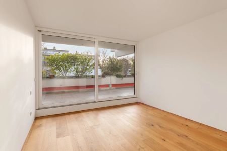Stilvoll renovierte 3-Zimmer-Wohnung mit großer Balkonterrasse am Schwabinger Bach - Photo 4