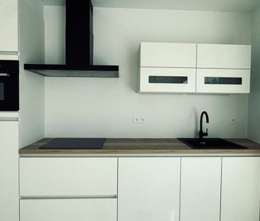 Appartement te huur in Beveren-Waas voor € 775 met 1 slaapkamer - Photo 3