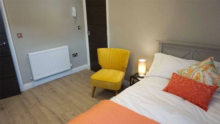 7 bedroom house to rent Seedley Park Road, Salford, Greater Manchester, M6 - Photo 4