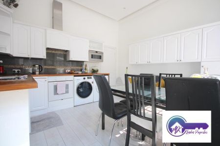 1 bedroom in a flat share to rent - Photo 3