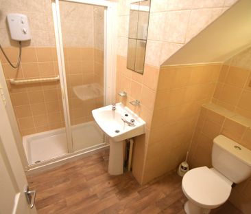 To Let 2 Bed Apartment - Photo 5