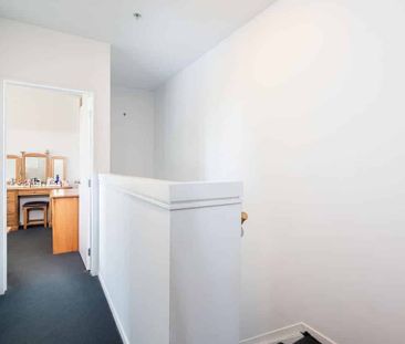 Easy move, Fully furnished and CBD Convenient! - Photo 5