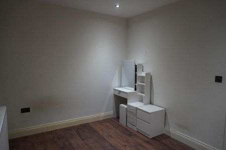 3 bedroom apartment to rent - Photo 4