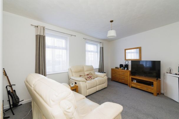 Melbourne Road, Lowestoft - Photo 1