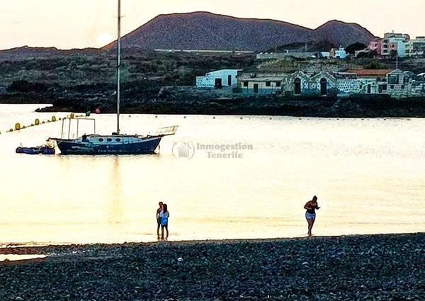 For Rental: 2-Bedroom Semi-Detached House in Las Rosas