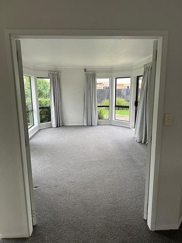 Large family home - Photo 2