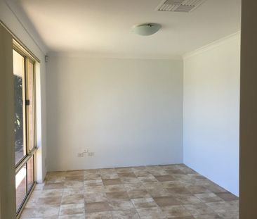 Huge yard for the kids + large shed - Photo 2