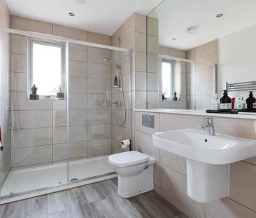 4 bedroom detached house to rent - Photo 2