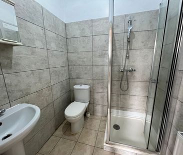 Studio flat with seperate kitchen -Ilford Station -£1150 Inclusive ... - Photo 5