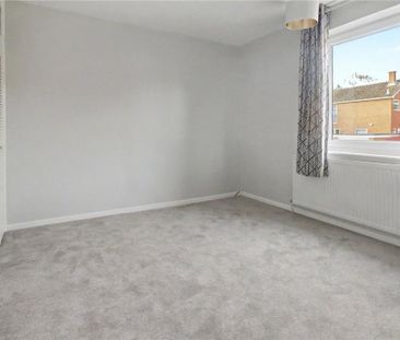 3 bedroom link detached house to rent - Photo 2