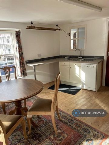 2 bedroom maisonette to rent - Photo 2