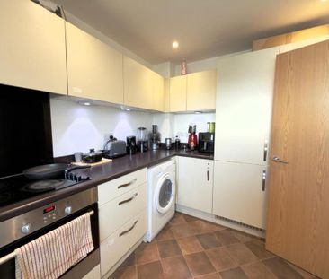 1 bedroom in a house share to rent - Photo 4