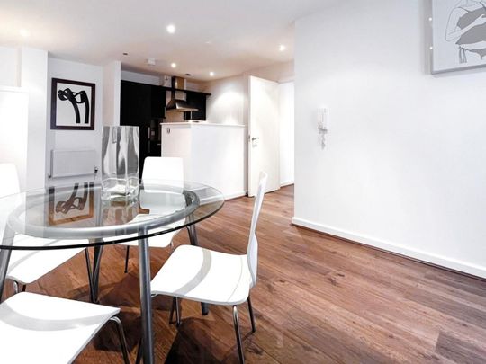 2 bedroom Flat To Let - Photo 1