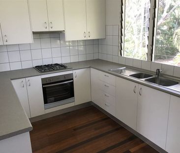 CONVENIENTLY LOCATED FAMILY HOME WITH LARGE YARD - Photo 5