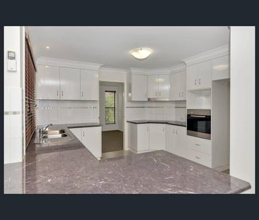 Spacious Four-Bedroom Family Home in Prime Middle Ridge Location - Photo 3