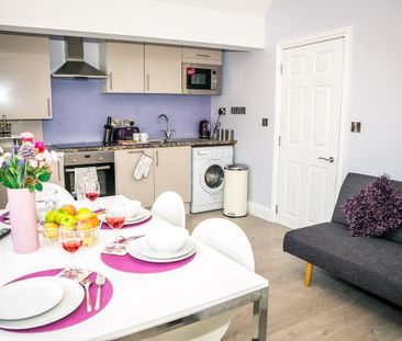 South Cliff Avenue, Eastbourne - Photo 1