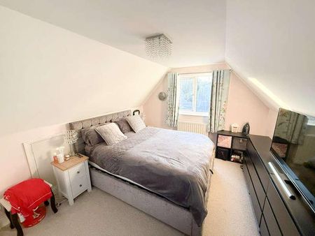 London Road, Benfleet, SS7 - Photo 4