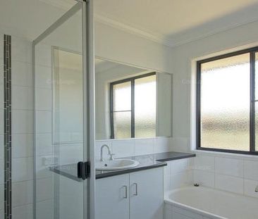 Modern Family Home in Quiet Oakey - Photo 6