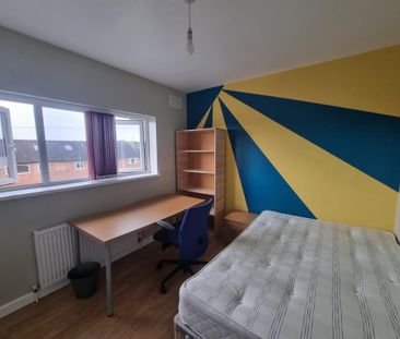 6 bedroom terraced house to rent - Photo 4