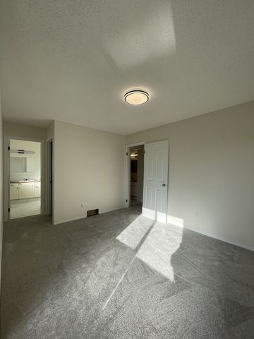 126 Saratoga Close Northeast, Calgary - Photo 5