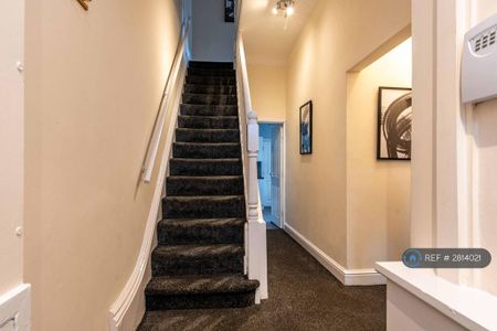 1 bedroom in a house share to rent - Photo 4