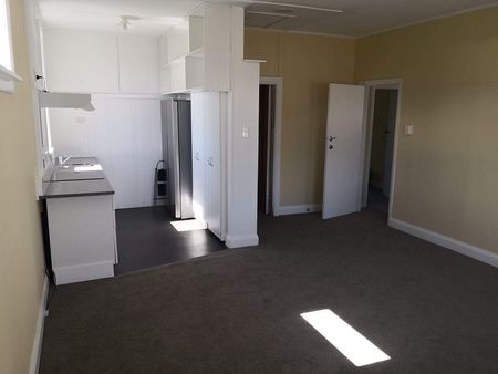 Centrally located - 3 double bedrooms - Photo 3