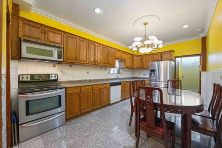 For Lease - 33 Lansdowne Avenue, Toronto, Ontario - Photo 4