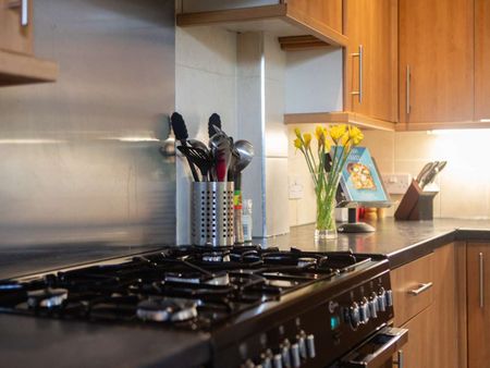 🚗💨Easy Access To Main Transport Links🚗💨 Room 5 - Photo 2