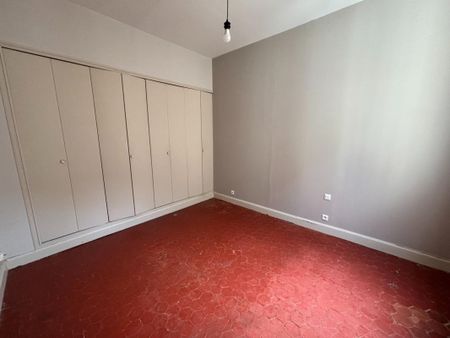 Location Appartement 3 pièces 81m² AVIGNON 84000 - Photo 2