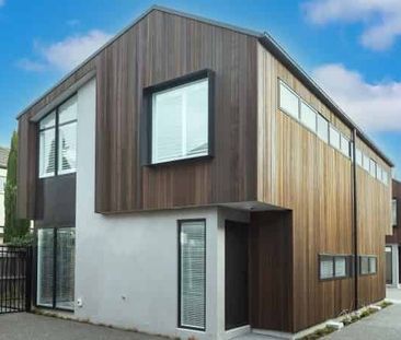 Two bedroom, two bathroom in Merivale - Photo 5