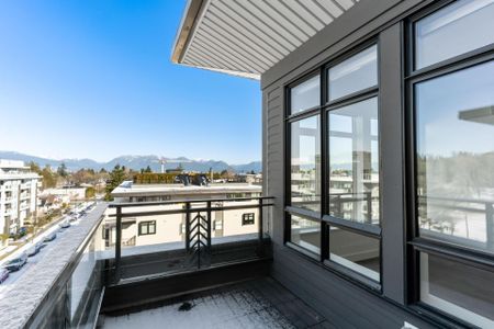 GEORGEOUS EAST VAN PENTHOUSE NEXT TO QUEEN ELIZABETH PARK - Photo 5