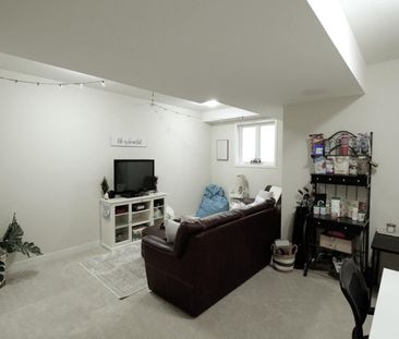 For Lease - 985 West Village Square, London North, Ontario - Photo 2