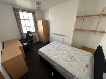 5 bedroom flat to rent - Photo 4