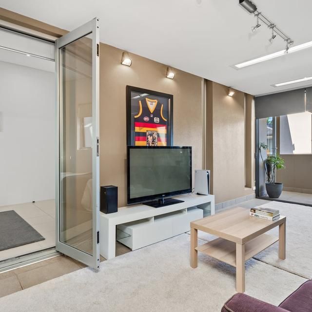 Executive Living in the Heart of the City! - Photo 1