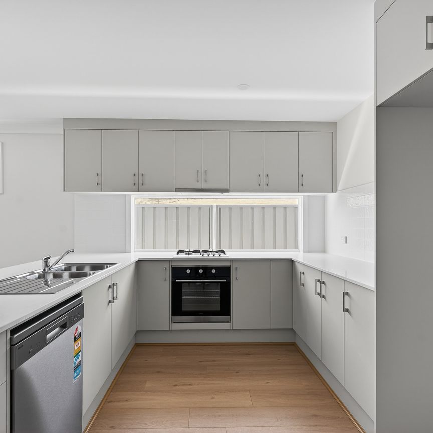 Open the door to contemporary comfort - Photo 1