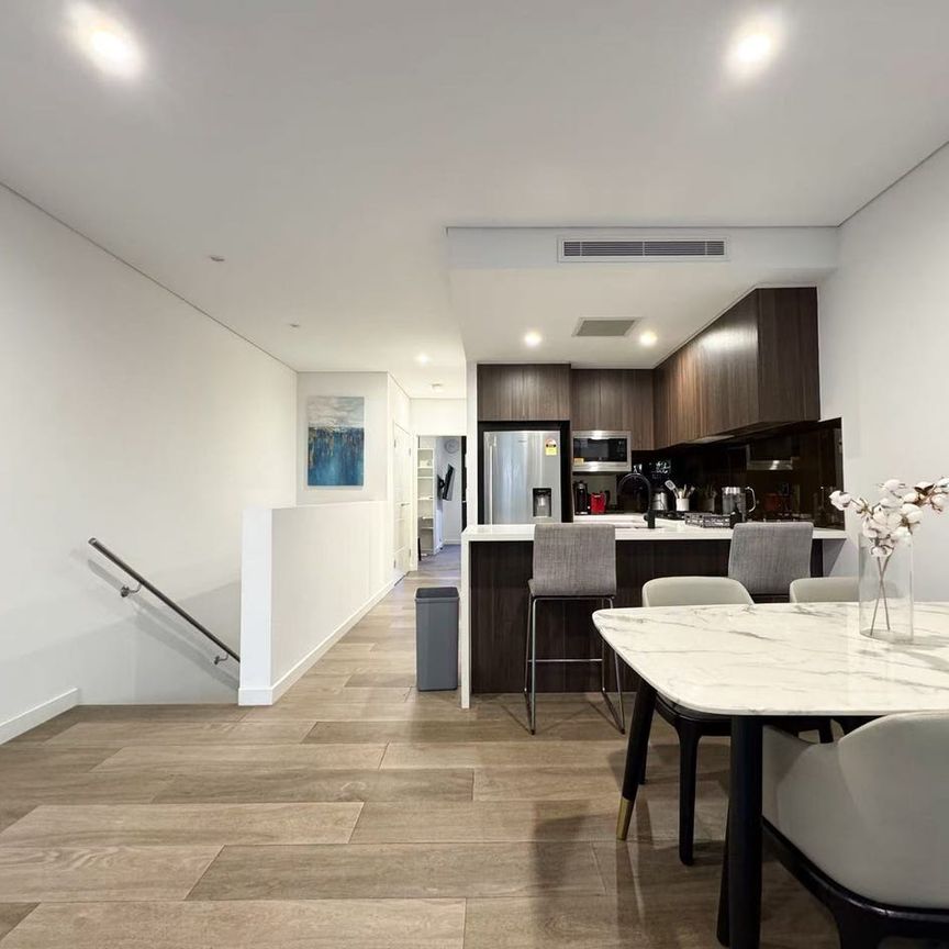 Modern 2-Bedroom Apartment for Rent | Furnished with individual garage - Photo 1