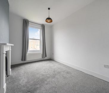 2 bedroom maisonette to rent - Photo 2