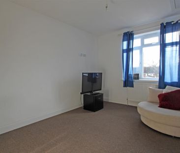 Rayleigh Road, Leigh-On-Sea - Photo 2