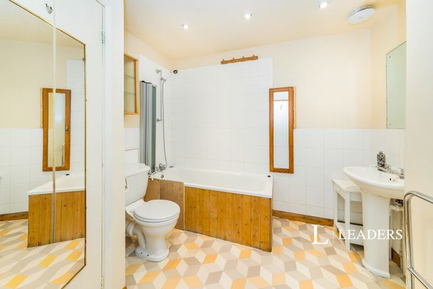 1 bedroom apartment to rent The Abbey, Hammerwood Road, East Grinstead, RH19 - Photo 1