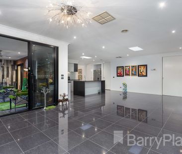 A stunning family home in a prime location. - Photo 4