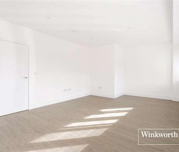 Arcadia Avenue, London, N3 - Photo 1