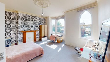 5 bedroom semi-detached house to rent - Photo 2