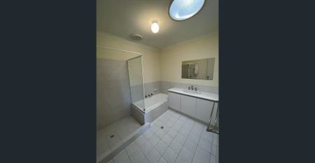 Perfect location! - Photo 2