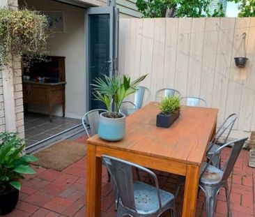 South Melbourne - Photo 6