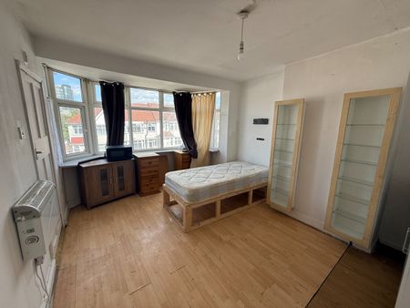 Studio Flat, Evelyn Avenue, NW9 - Photo 5