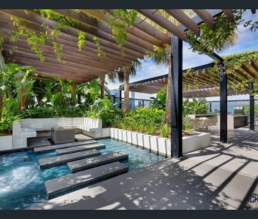 Sophisticated Urban Living with Versatile MPR & Secure Parking – He... - Photo 4