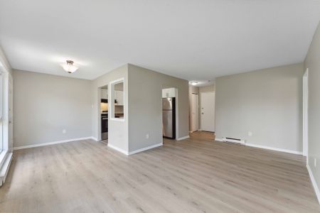 For Lease - 1958 Jasmine Crescent Unit# 34J, Beacon Hill North - South and Area, Ontario - Photo 3