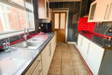 3 bed flat to rent in Canterbury Street, South Shields, NE33 - Photo 4